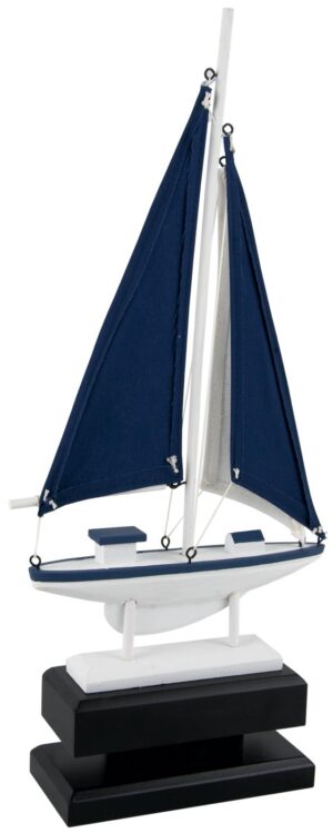 Barco velero de tela azul y madera